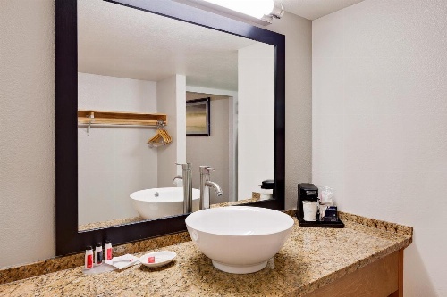 Days Inn & Suites by Wyndham Arcata image 2